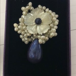 Brooch never worn no tag